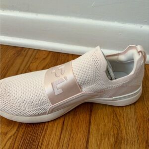 APL Women’s TechLoom Bliss Size 8.5 NWT